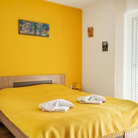 Apartments Viktoria Tivat Exterior photo