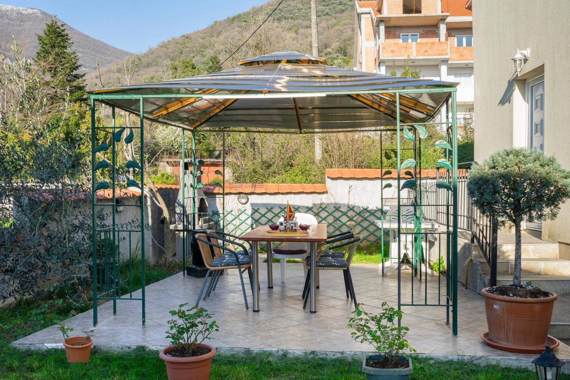 Apartments Viktoria Tivat Exterior photo