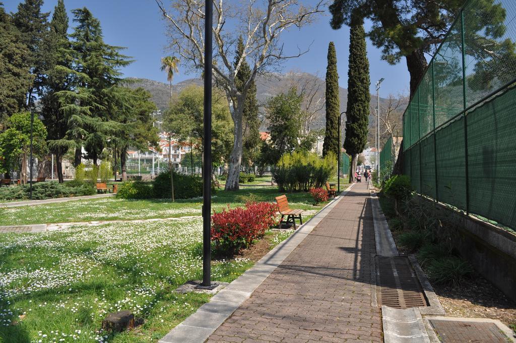 Apartments Viktoria Tivat Exterior photo