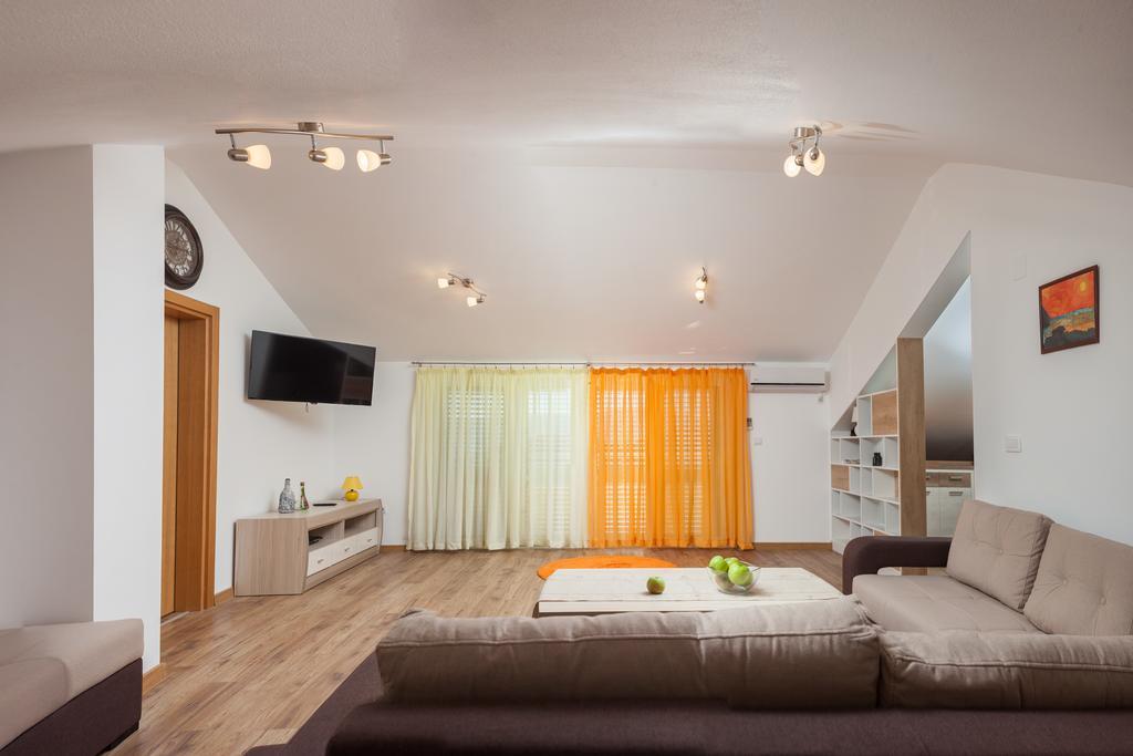 Apartments Viktoria Tivat Exterior photo