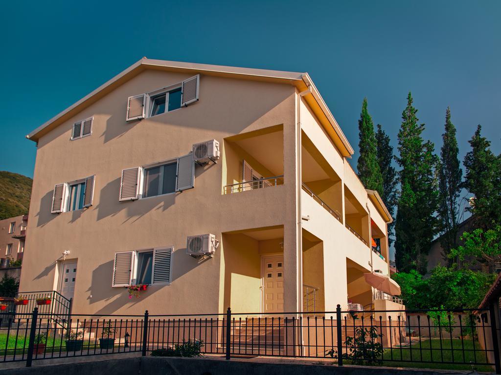 Apartments Viktoria Tivat Exterior photo