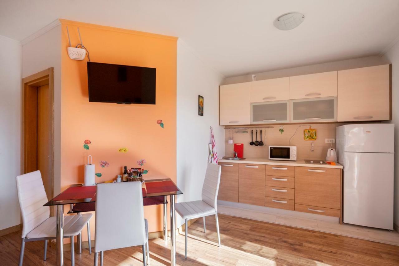 Apartments Viktoria Tivat Exterior photo